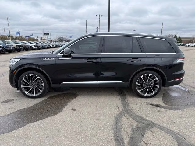 2022 Infinite Black Metallic Clearcoat Lincoln Aviator Reserve AWD SUV