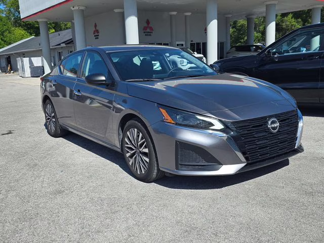 2024 Gun Metallic Nissan Altima 2.5 SV FWD Sedan