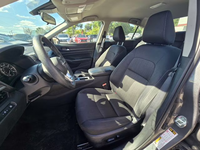 2024 Gun Metallic Nissan Altima 2.5 SV FWD Sedan