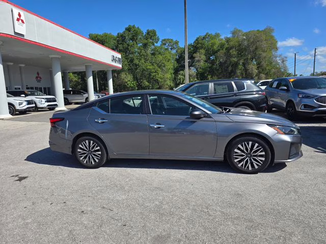 2024 Gun Metallic Nissan Altima 2.5 SV FWD Sedan