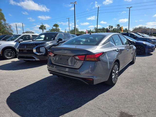 2024 Gun Metallic Nissan Altima 2.5 SV FWD Sedan