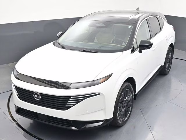 2026 Everest White Pearl/Black Nissan Murano Platinum AWD SUV