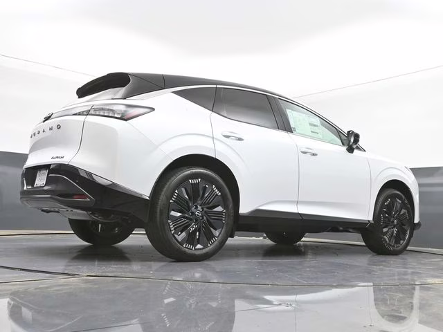 2026 Everest White Pearl/Black Nissan Murano Platinum AWD SUV
