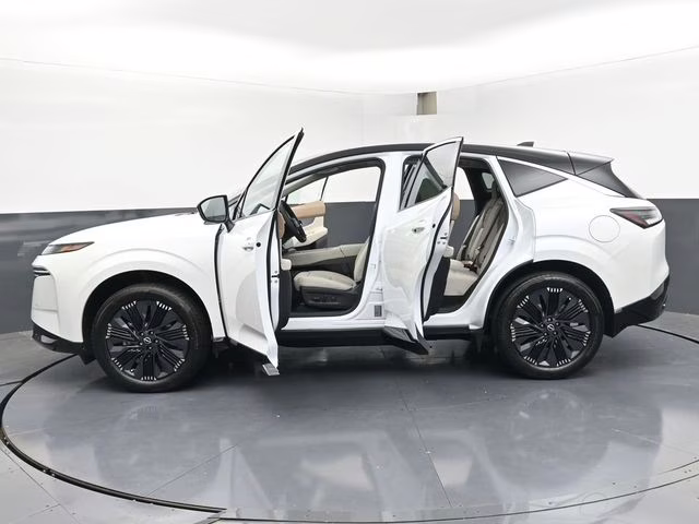 2026 Everest White Pearl/Black Nissan Murano Platinum AWD SUV