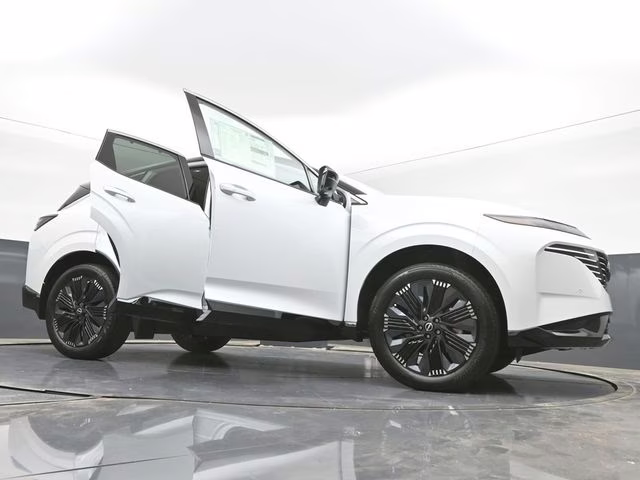 2026 Everest White Pearl/Black Nissan Murano Platinum AWD SUV