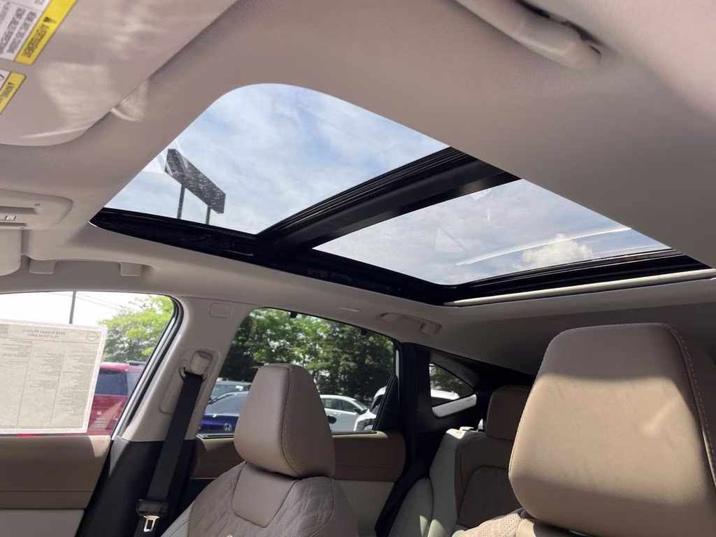 2026 Everest White Pearl Tricoat Nissan Murano Platinum AWD SUV