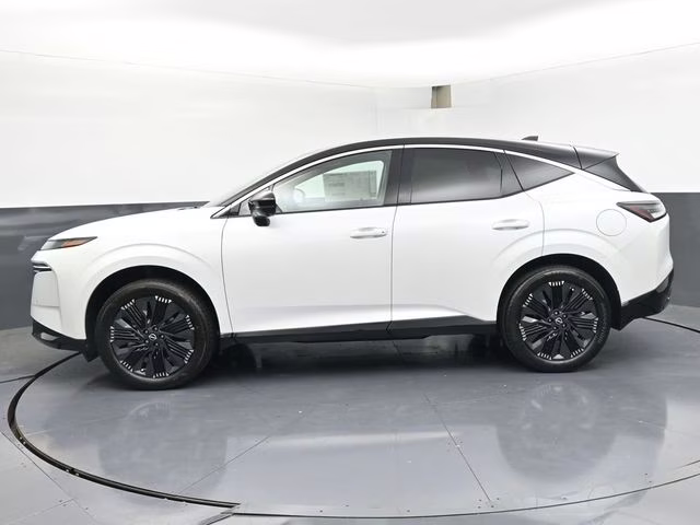 2026 Everest White Pearl/Black Nissan Murano Platinum AWD SUV