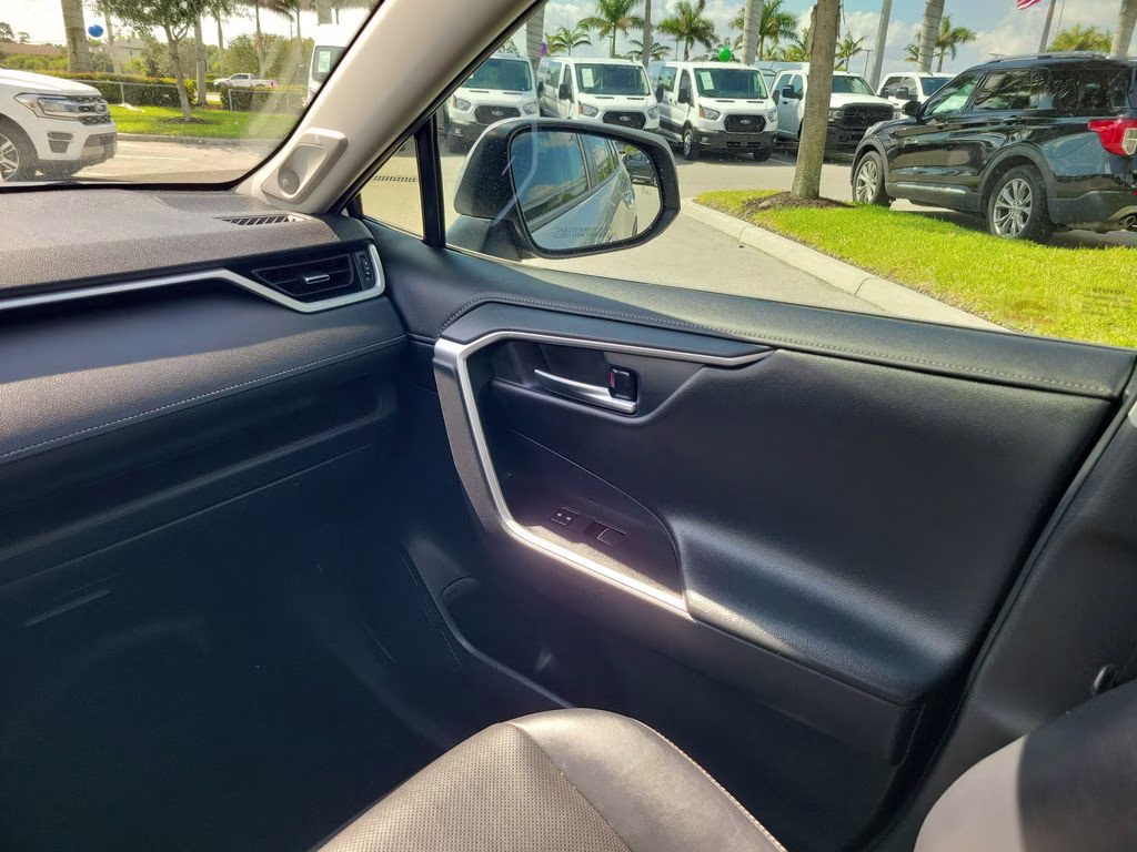 2019 Silver Sky Metallic Toyota RAV4 Limited FWD SUV