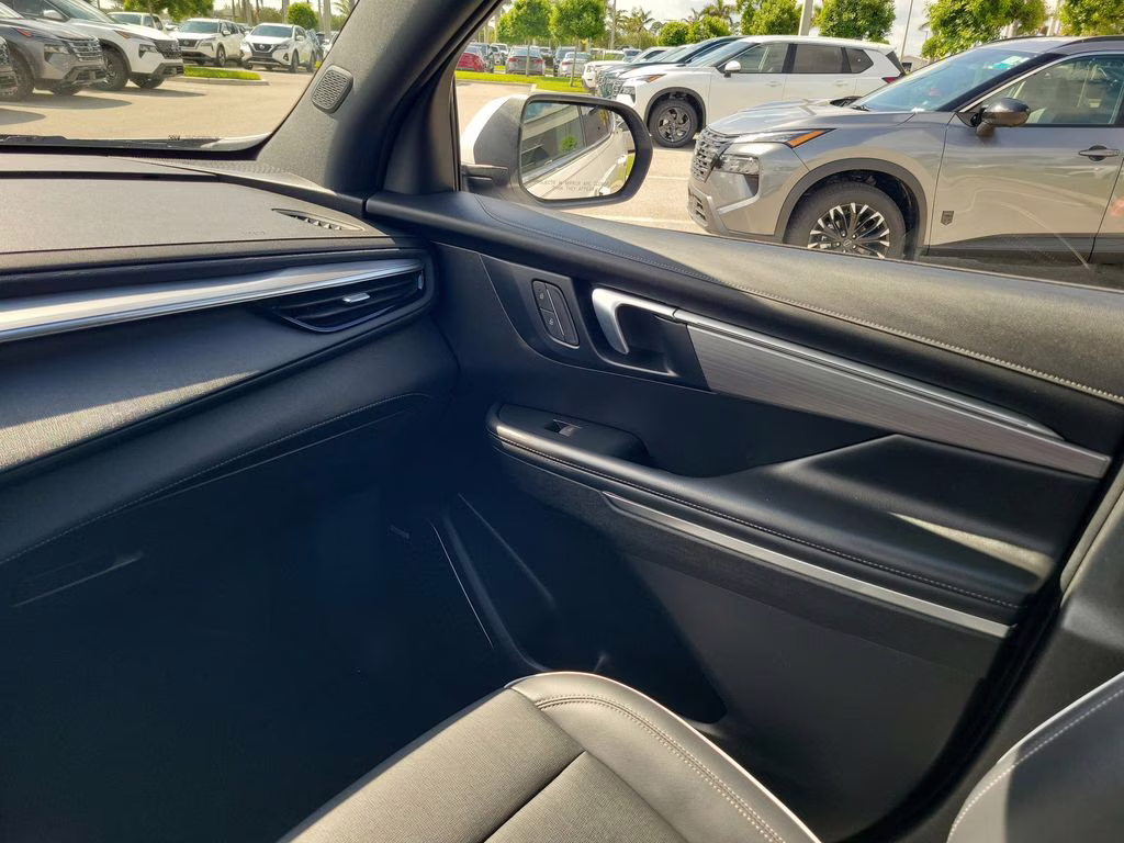 2025 Summit White Buick Enclave Preferred FWD SUV