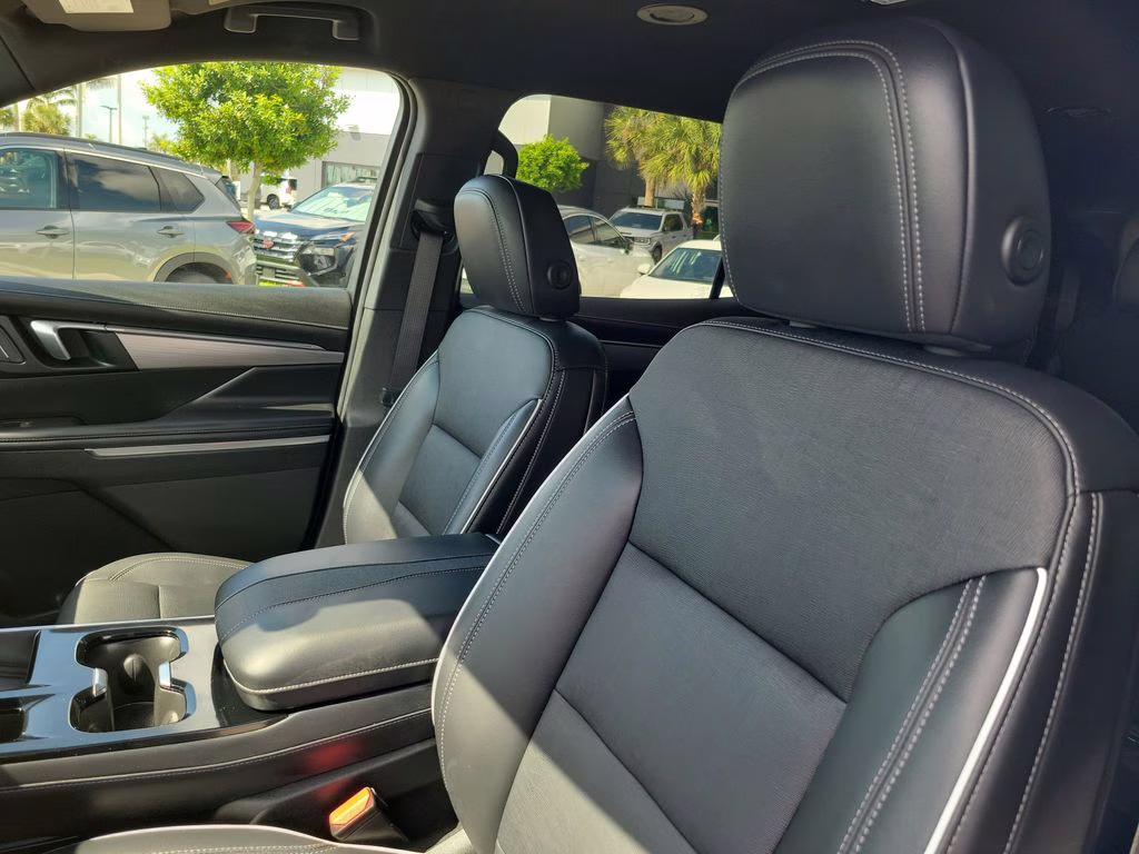 2025 Summit White Buick Enclave Preferred FWD SUV