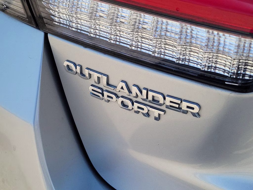 2022 Alloy Silver Metallic Mitsubishi Outlander Sport 2.0 S FWD SUV