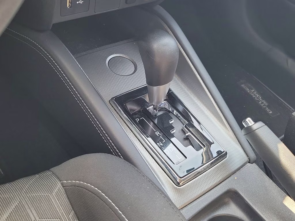 2022 Alloy Silver Metallic Mitsubishi Outlander Sport 2.0 S FWD SUV