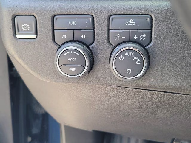 2022 Northsky Blue Metallic Chevrolet Silverado 1500 LT 4X4 Truck