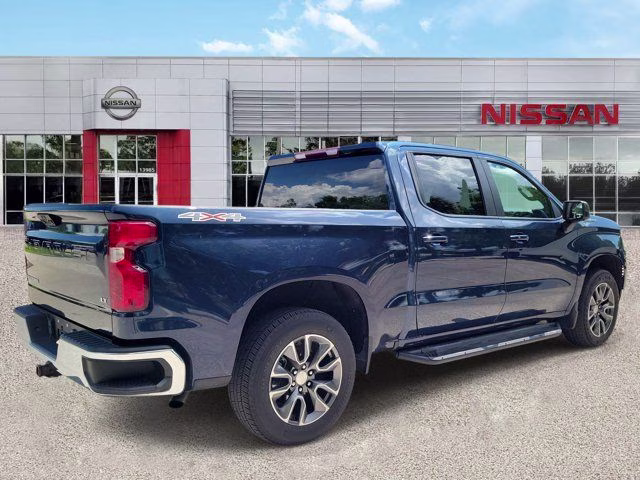 2022 Northsky Blue Metallic Chevrolet Silverado 1500 LT 4X4 Truck