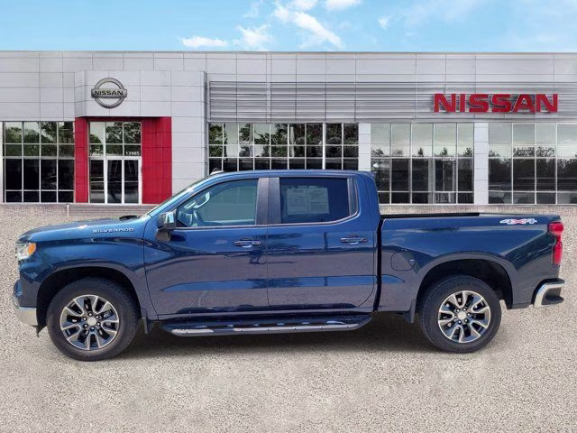 2022 Northsky Blue Metallic Chevrolet Silverado 1500 LT 4X4 Truck