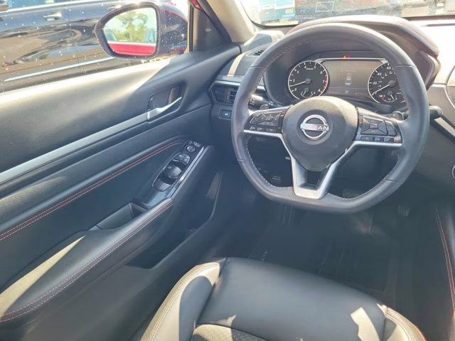 2023 Scarlet Ember Tintcoat Nissan Altima 2.5 SR FWD Sedan