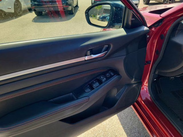 2023 Scarlet Ember Tintcoat Nissan Altima 2.5 SR FWD Sedan