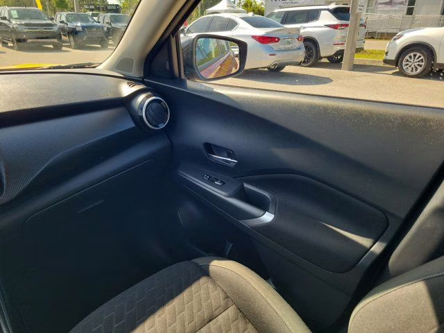 2024 Monarch Orange Metallic/Super Black Nissan Kicks SV FWD SUV