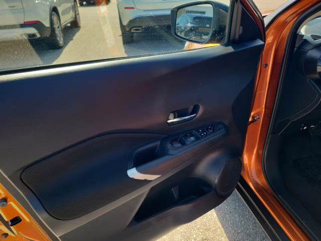 2024 Monarch Orange Metallic/Super Black Nissan Kicks SV FWD SUV