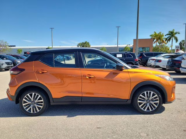 2024 Monarch Orange Metallic/Super Black Nissan Kicks SV FWD SUV