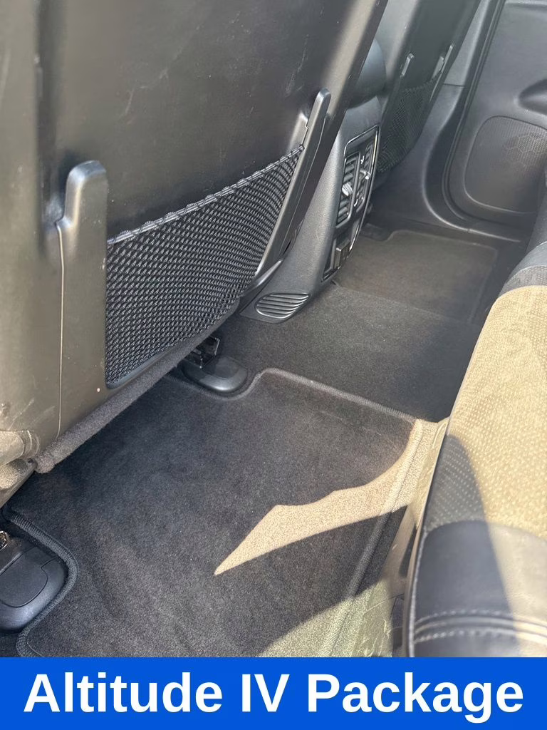 2019 Granite Crystal Metallic Clearcoat Jeep Grand Cherokee Altitude 4X4 SUV