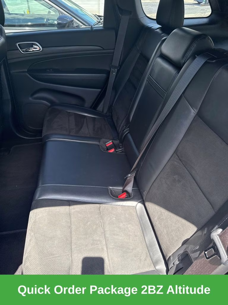 2019 Granite Crystal Metallic Clearcoat Jeep Grand Cherokee Altitude 4X4 SUV