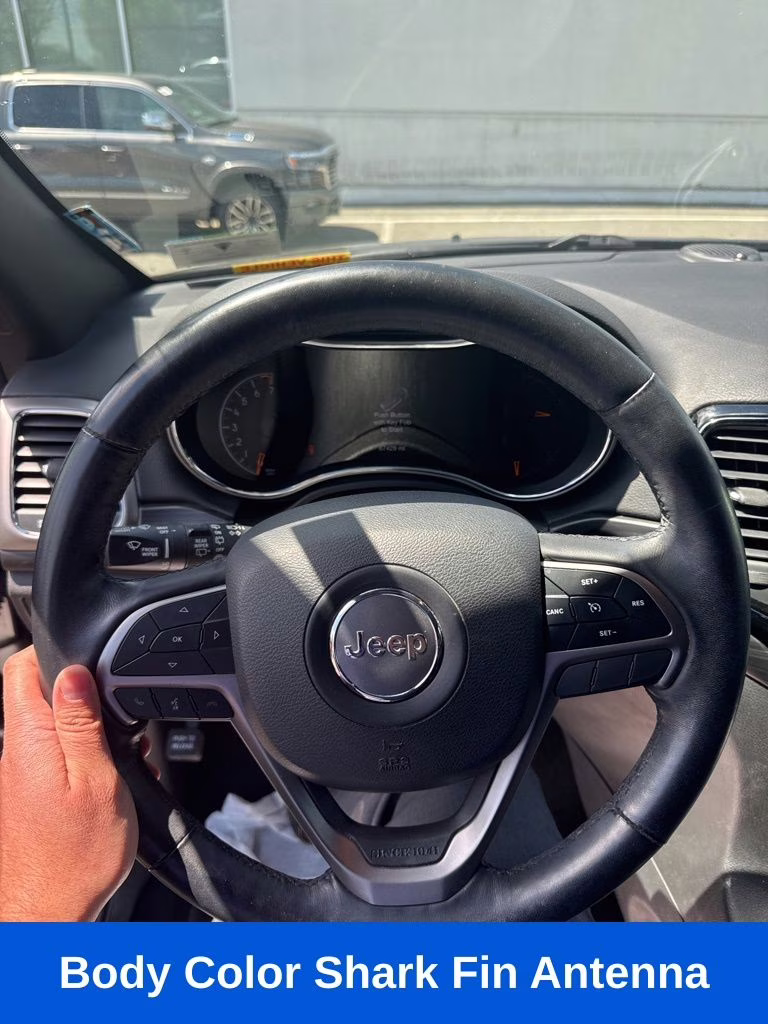 2019 Granite Crystal Metallic Clearcoat Jeep Grand Cherokee Altitude 4X4 SUV