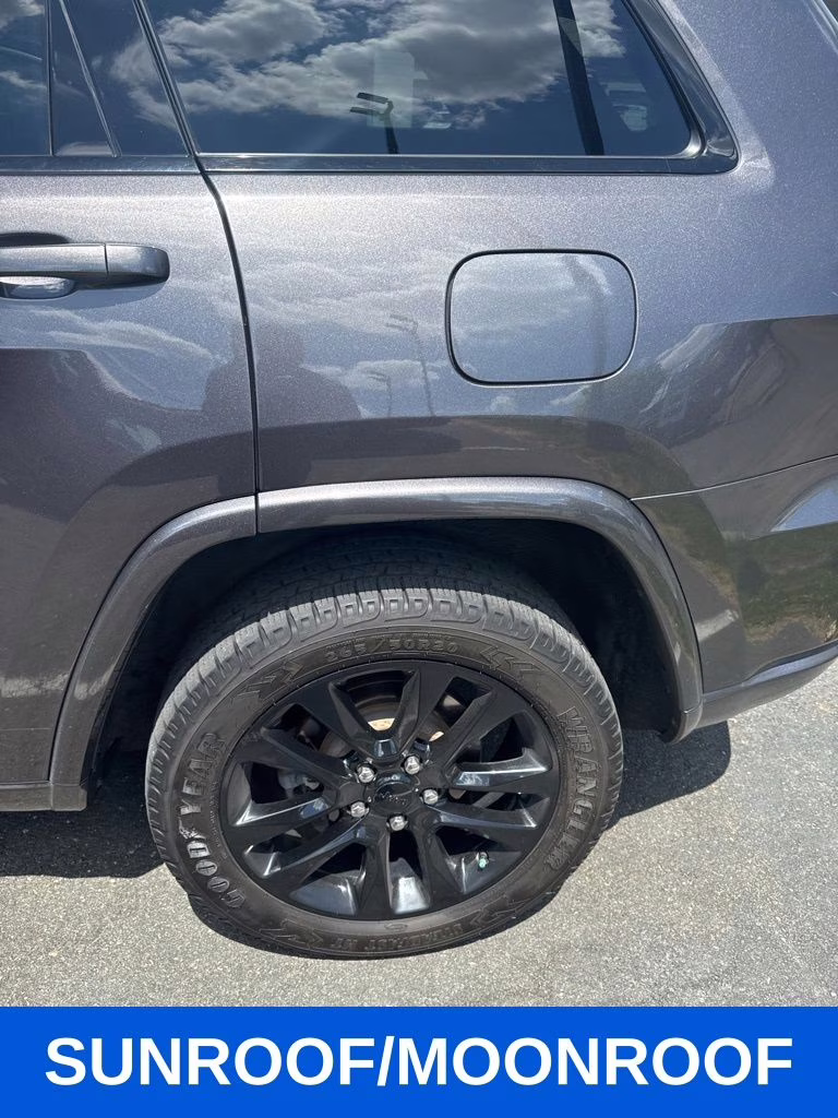 2019 Granite Crystal Metallic Clearcoat Jeep Grand Cherokee Altitude 4X4 SUV