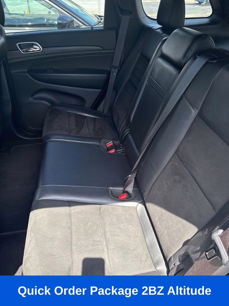 2019 Granite Crystal Metallic Clearcoat Jeep Grand Cherokee Altitude 4X4 SUV