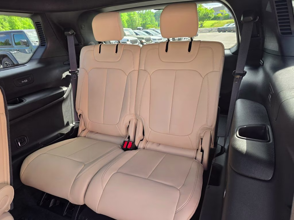 2026 Diamond Black Crystal Pearlcoat Jeep Grand Cherokee L Limited 4X4 SUV