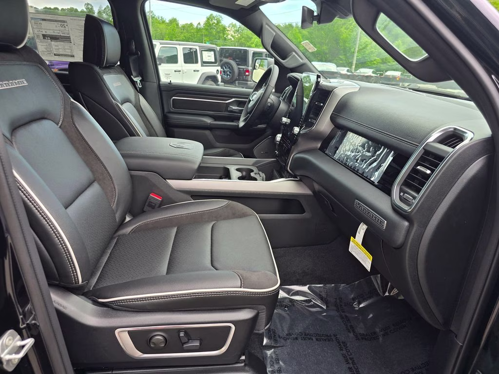 2026 Diamond Black Crystal Pearlcoat Ram 1500 Laramie 4X4 Truck