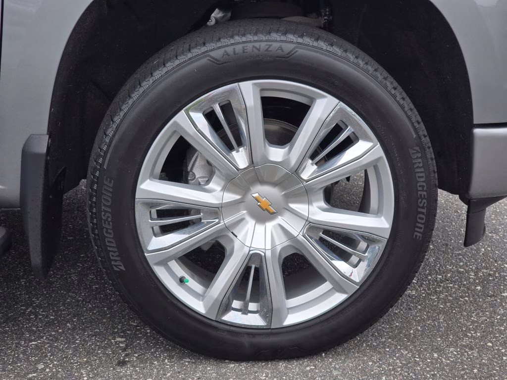 2024 Sterling Gray Metallic Chevrolet Silverado 1500 High Country 4X4 Truck