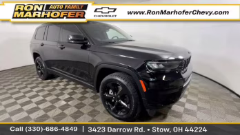 2023 Diamond Black Crystal Pearlcoat Jeep Grand Cherokee L Altitude 4X4 SUV