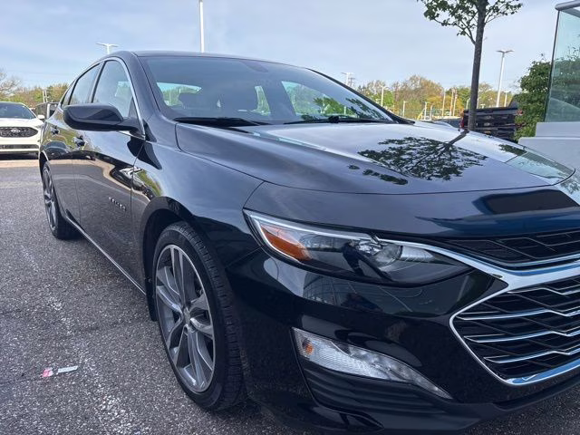 2022 Mosaic Black Metallic Chevrolet Malibu LT FWD Sedan