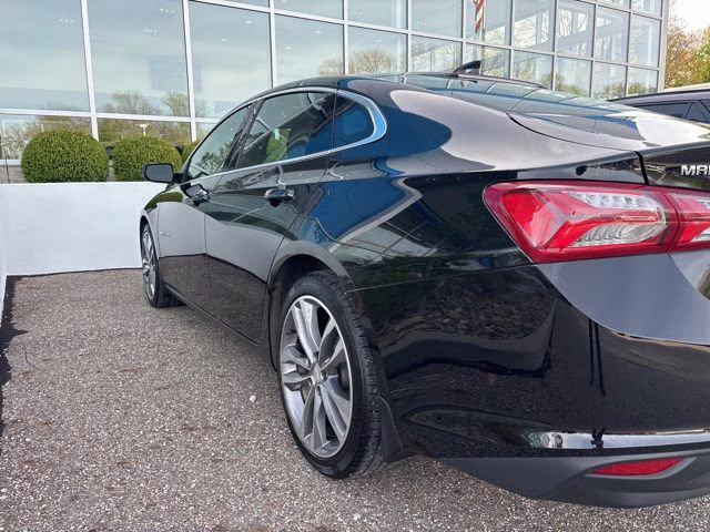 2022 Mosaic Black Metallic Chevrolet Malibu LT FWD Sedan
