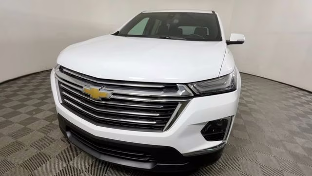 2023 Summit White Chevrolet Traverse LT FWD SUV