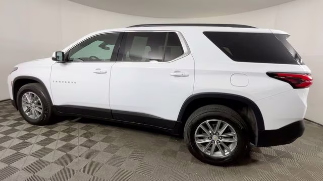 2023 Summit White Chevrolet Traverse LT FWD SUV