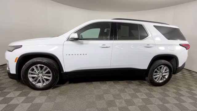 2023 Summit White Chevrolet Traverse LT FWD SUV