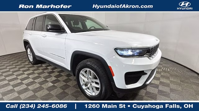 2024 Bright White Clearcoat Jeep Grand Cherokee Laredo 4X4 SUV
