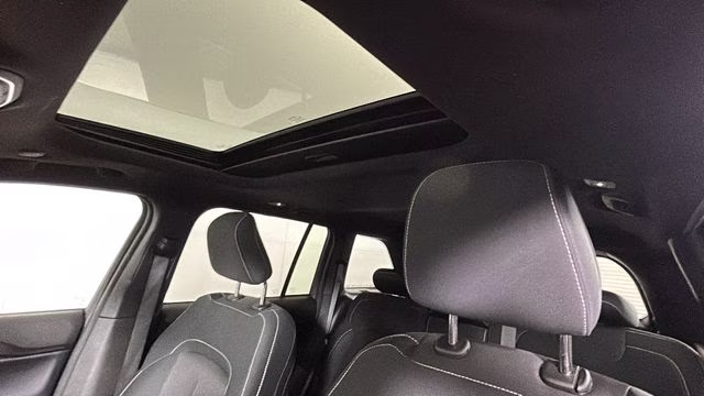 2024 Bright White Clearcoat Jeep Grand Cherokee Laredo 4X4 SUV