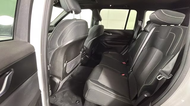 2024 Bright White Clearcoat Jeep Grand Cherokee Laredo 4X4 SUV