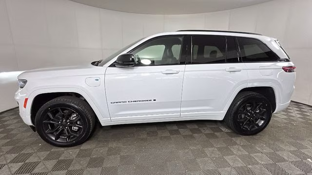 2024 Bright White Clearcoat Jeep Grand Cherokee 4xe 4X4 SUV