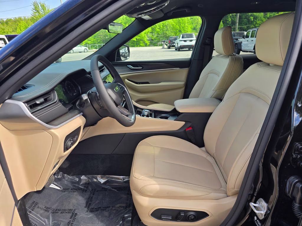 2026 Diamond Black Crystal Pearlcoat Jeep Grand Cherokee L Limited 4X4 SUV