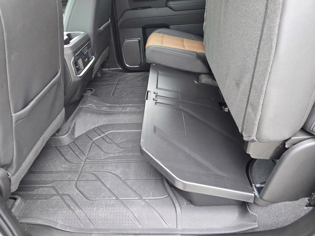 2024 Sterling Gray Metallic Chevrolet Silverado 1500 High Country 4X4 Truck