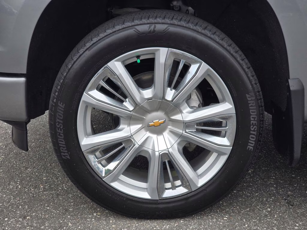 2024 Sterling Gray Metallic Chevrolet Silverado 1500 High Country 4X4 Truck