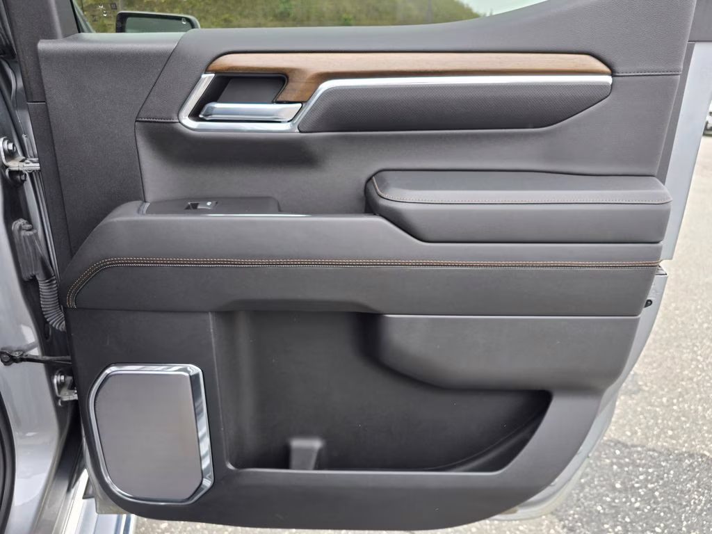 2024 Sterling Gray Metallic Chevrolet Silverado 1500 High Country 4X4 Truck