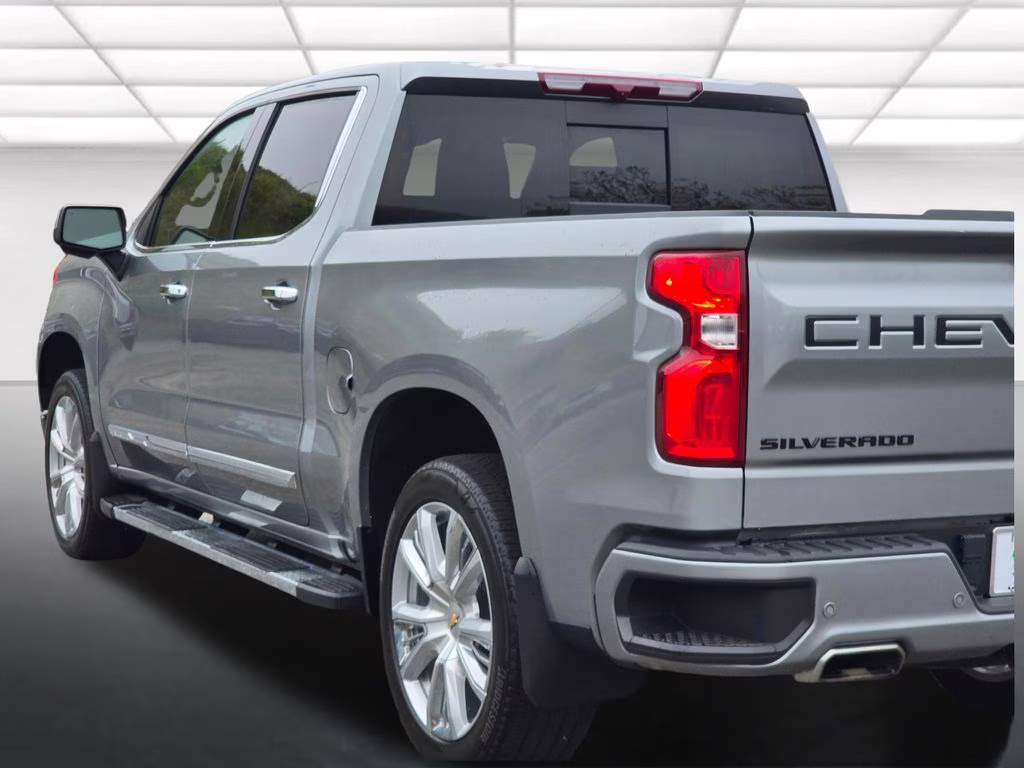 2024 Sterling Gray Metallic Chevrolet Silverado 1500 High Country 4X4 Truck