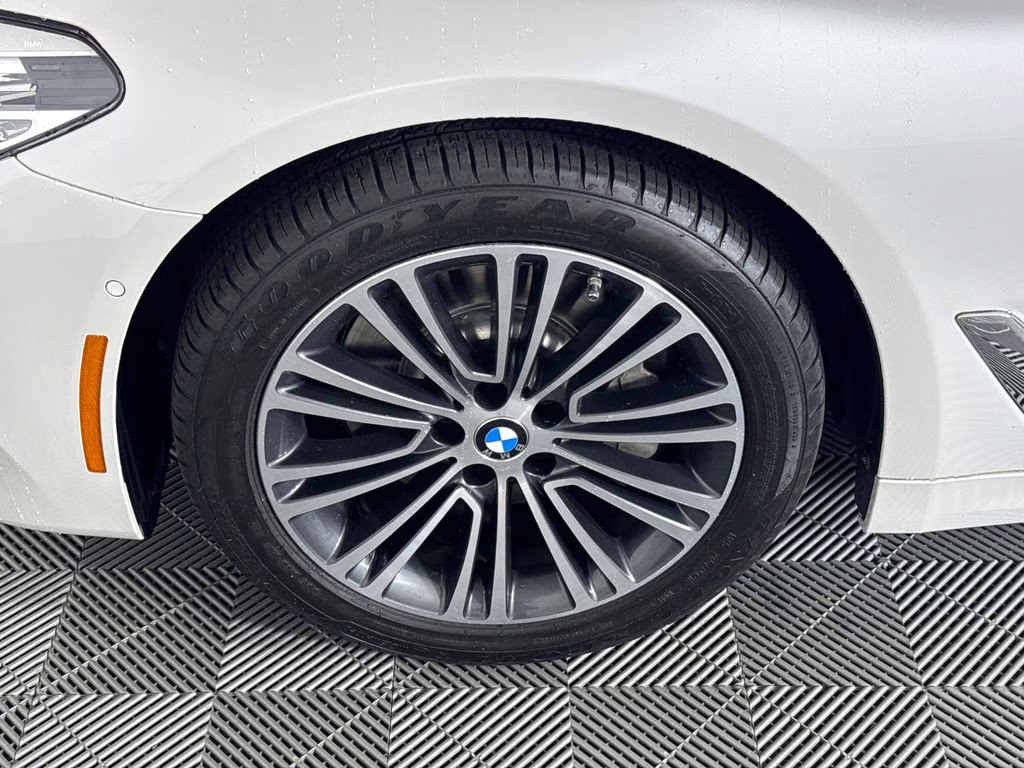 2019 Mineral White Metallic BMW 5 Series 540i RWD Sedan