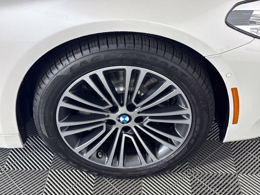 2019 Mineral White Metallic BMW 5 Series 540i RWD Sedan