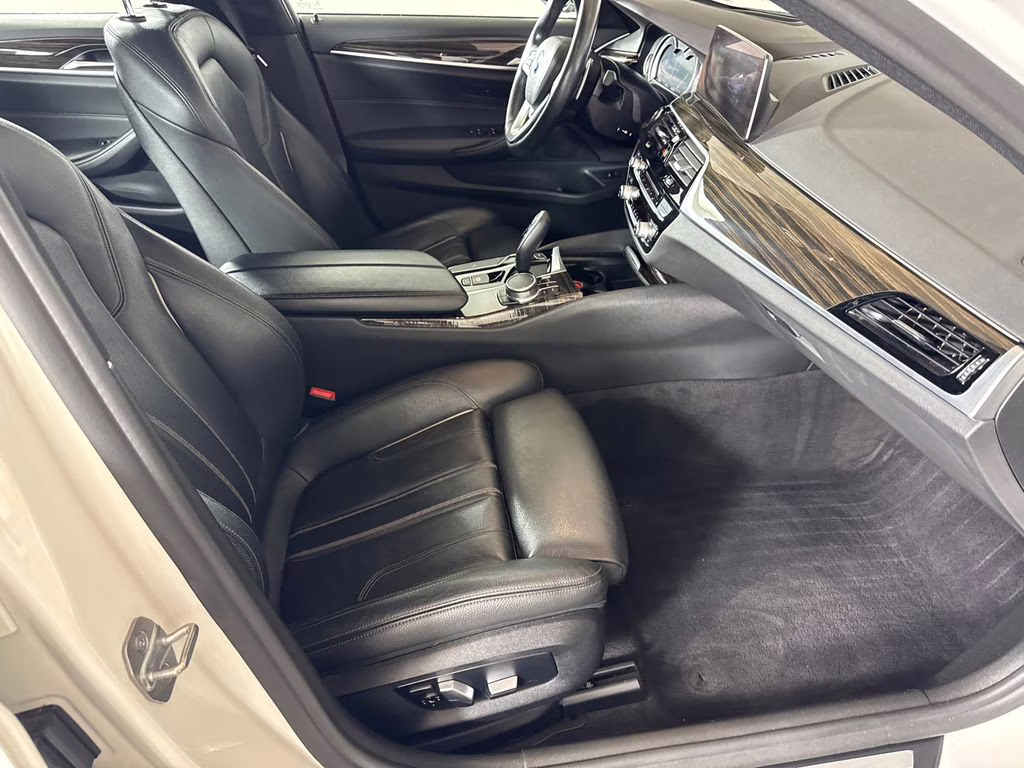 2019 Mineral White Metallic BMW 5 Series 540i RWD Sedan